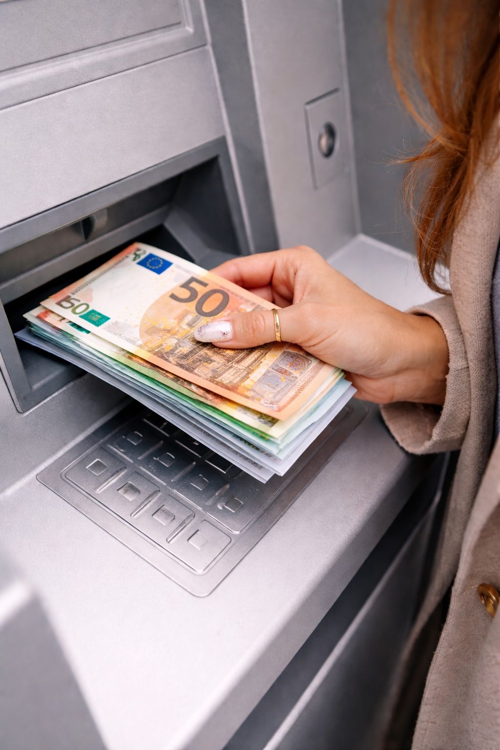 Bargeld einzahlen: Ab dieser Summe schaut deine Bank ganz genau&nbsp;hin